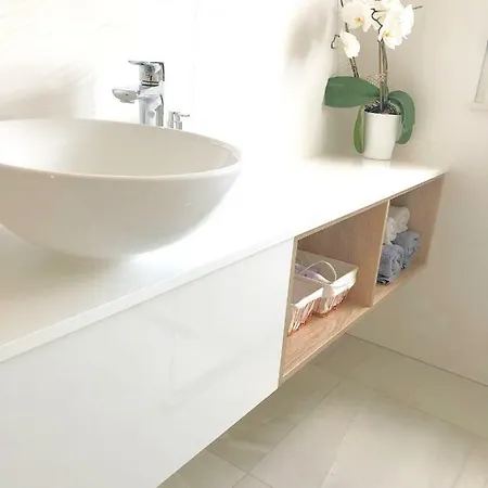 Maribo's Place Апартаменты Задар